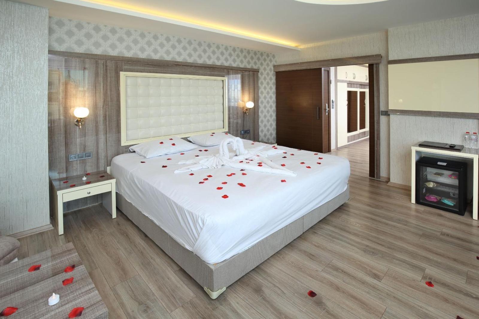 Adana Taskoeprue Hotel Luaran gambar