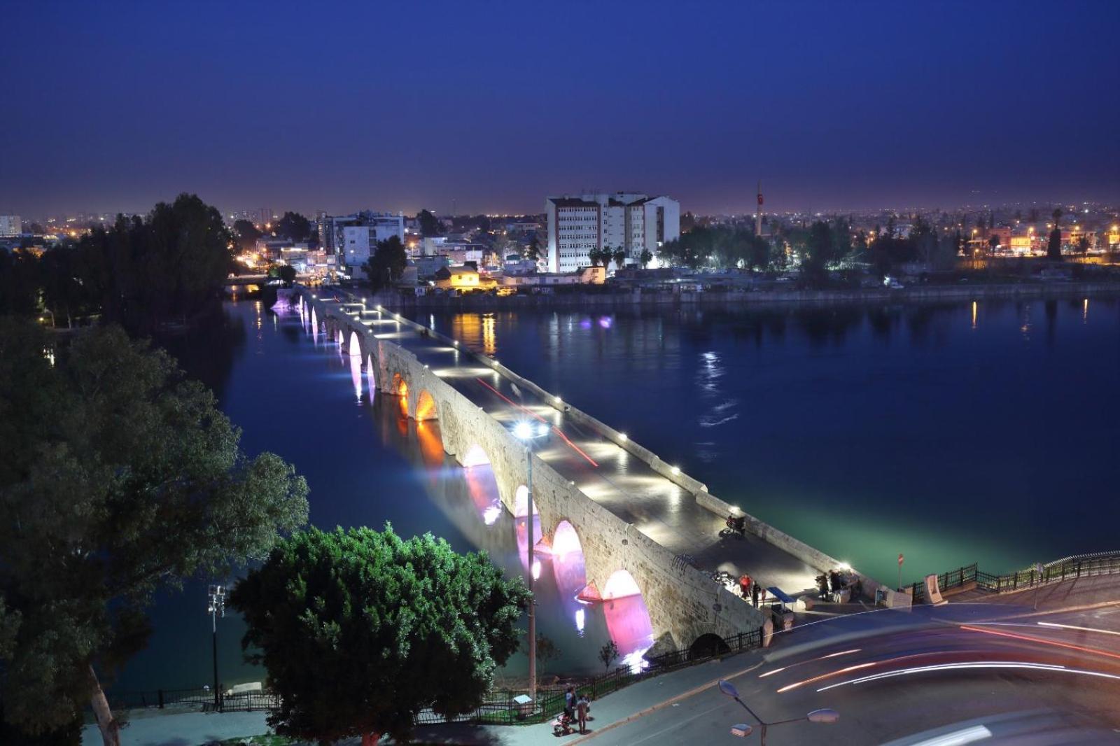 Adana Taskoeprue Hotel Luaran gambar