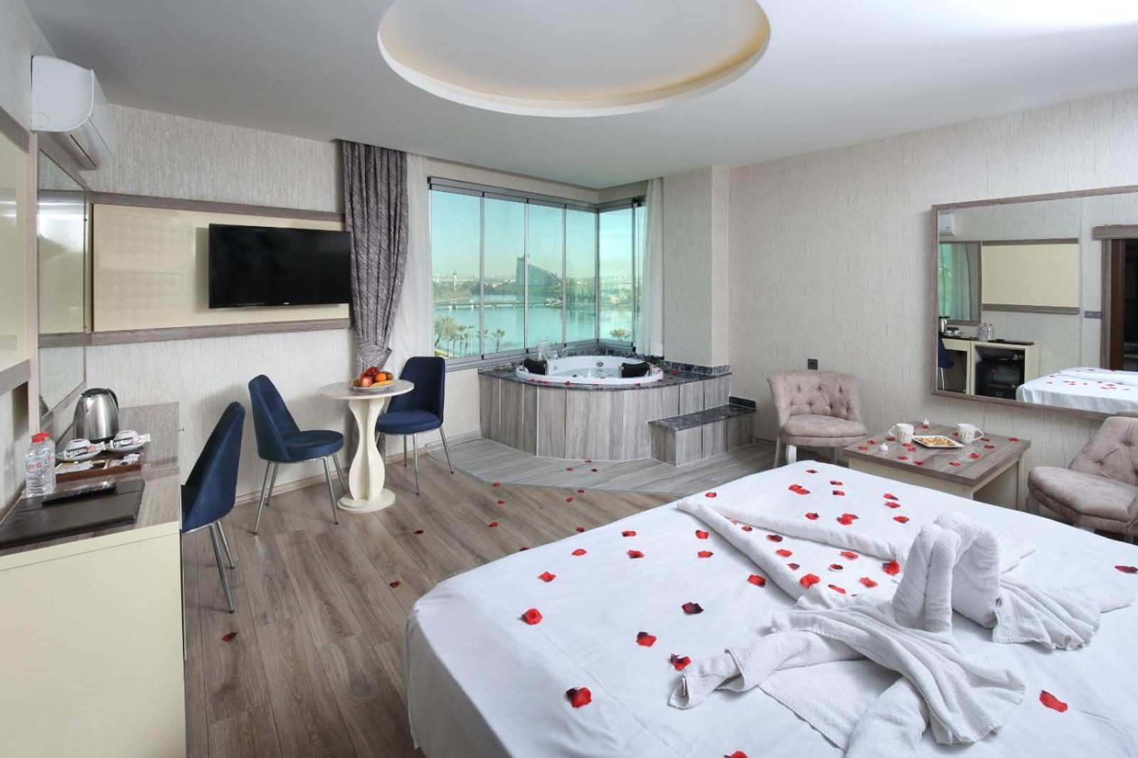 Adana Taskoeprue Hotel Luaran gambar