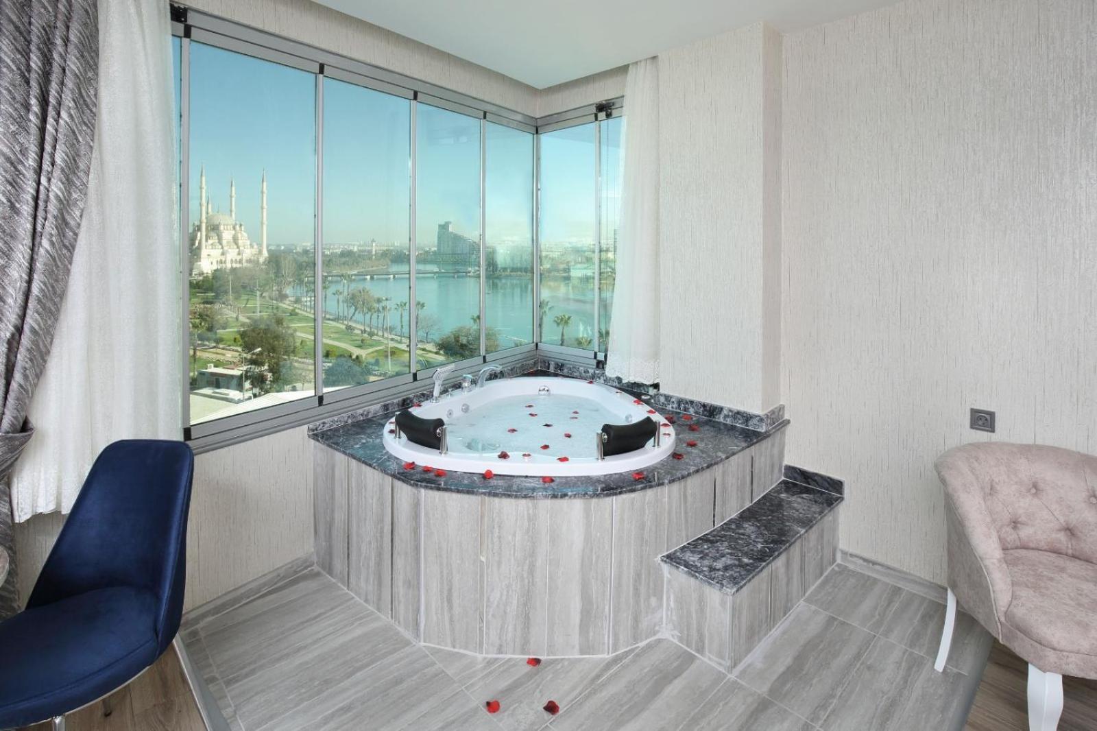 Adana Taskoeprue Hotel Luaran gambar