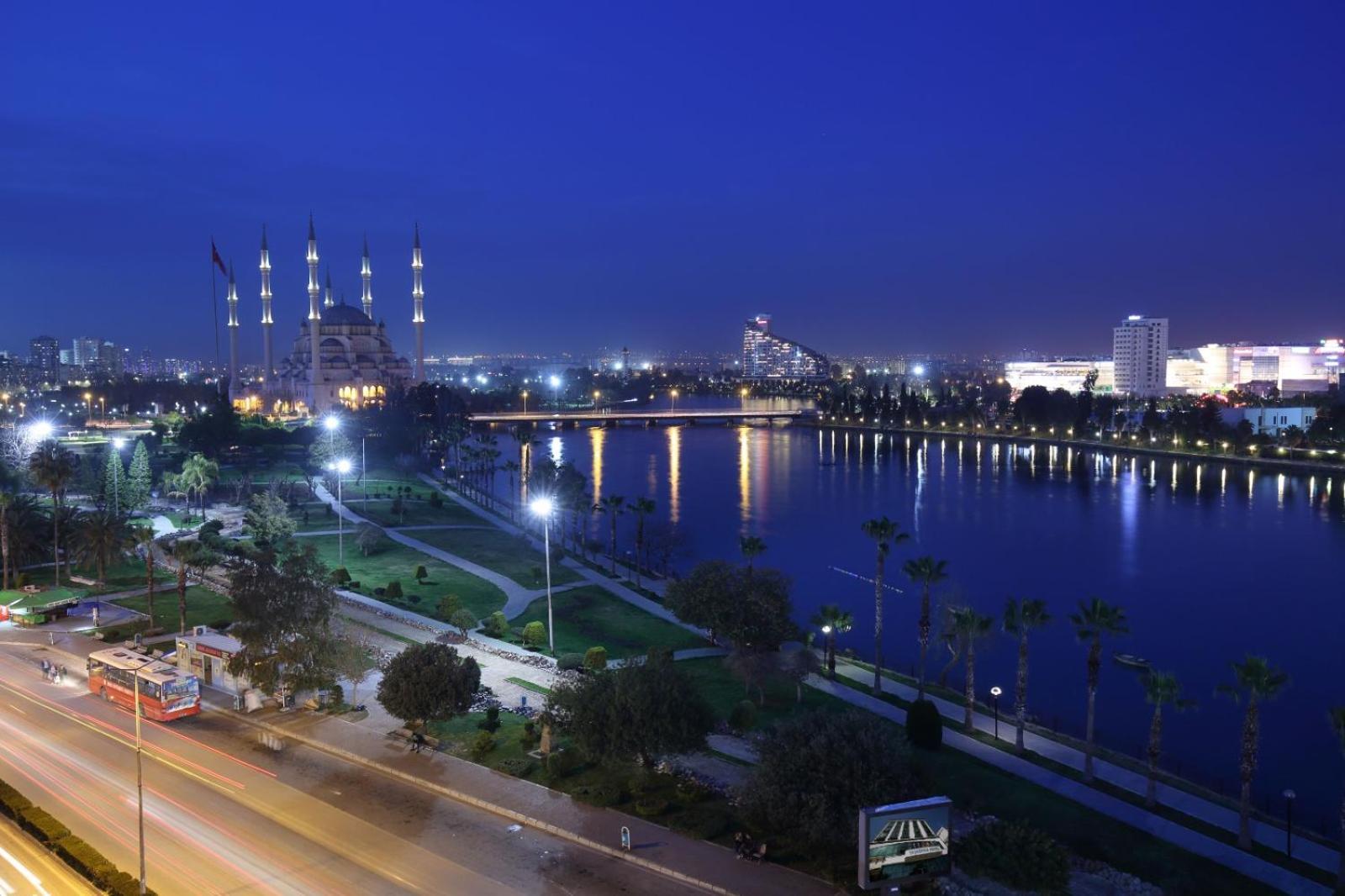 Adana Taskoeprue Hotel Luaran gambar